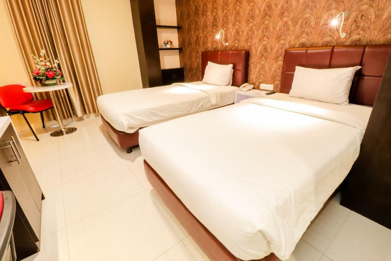 Hotel Empress Makassar Eksteriør bilde